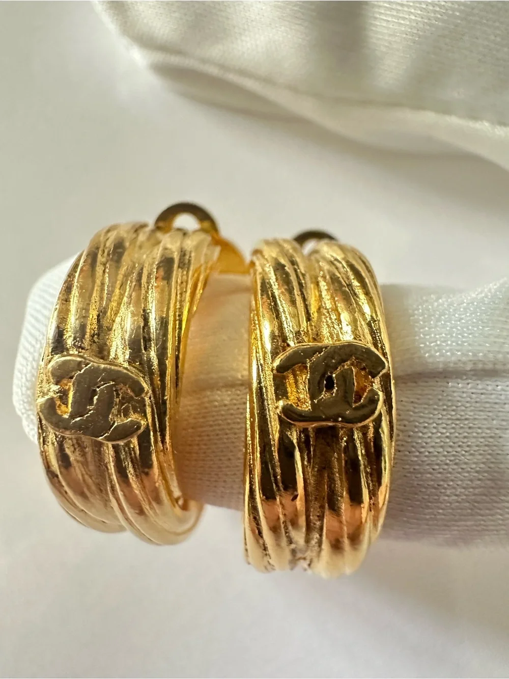 Vintage CHANEL 93P Gold Plated Ribbed CC Hoop Clip-On Earrings w/ Box